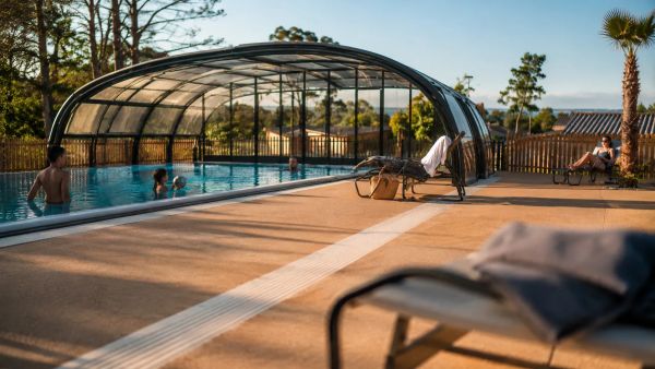 Bénéficiez d'une piscine couverte au camping d'Arcachon