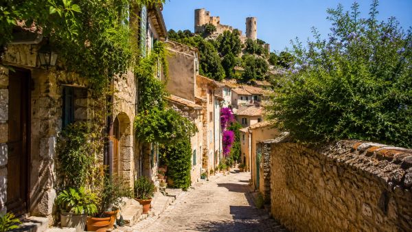 Pourquoi Grimaud est une destination surprise près de Saint-Tropez