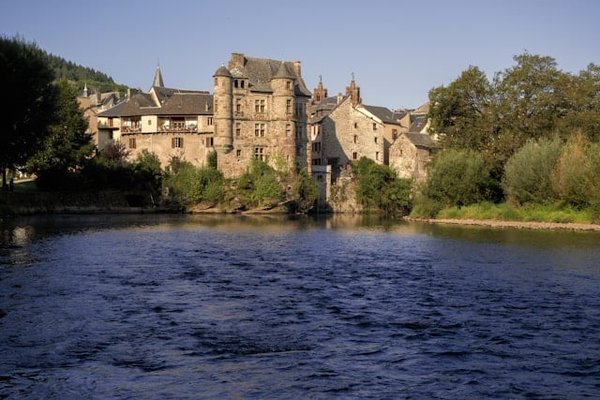 Découvrez les Meilleurs Campings de l'Aveyron : Vos Vacances Idéales au Cœur du 12